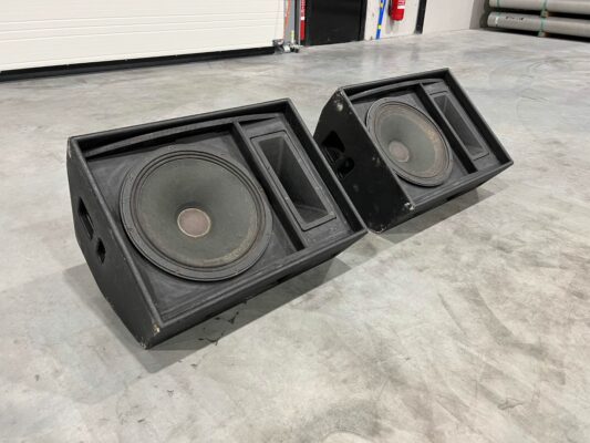 2x Martin Audio LE400B 15