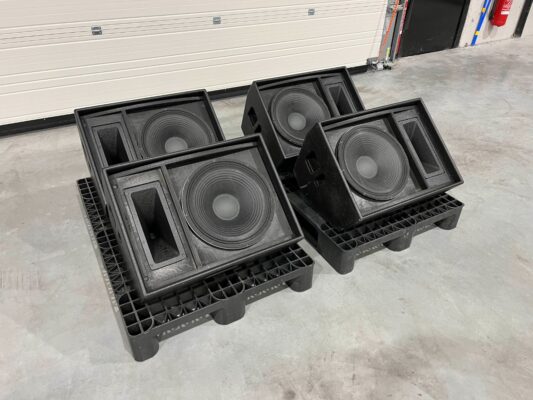 4x Martin Audio LE400B 15