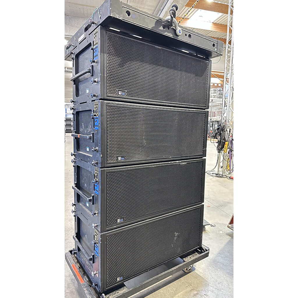 meyer-sound-leo-m-1100-lfc-package flown speaker array and subwoofer stack at outdoor concert